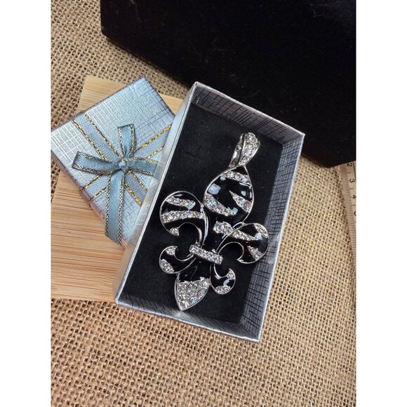Silver Fleur-De-Lis Pendant With Black & Clear Rhinestones In Gift Box - Picture 6 of 6